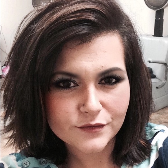 Profile Picture of Angelina Gosnell (@agosnell6) on Poshmark