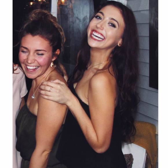 Profile Picture of Ali Falzetti (@alifalzetti) on Poshmark