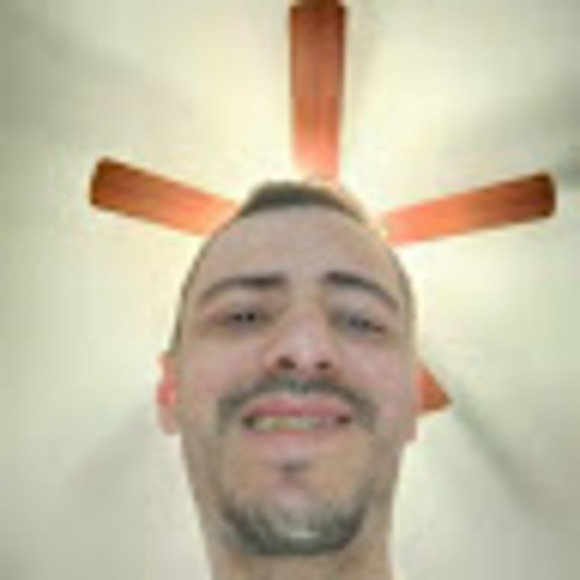 Profile Picture of Luis Lourido (@luislourido00) on Poshmark