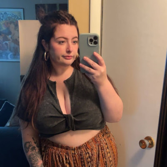 Profile Picture of Kate Grider (@kaitlingrider98) on Poshmark