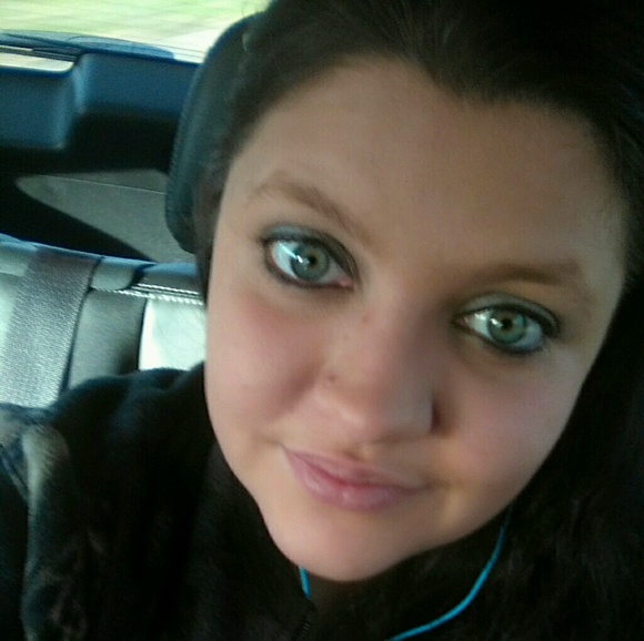 Profile Picture of Winter Walker (@wintermarie95) on Poshmark