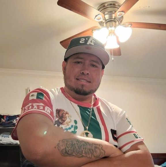 Profile Picture of Macias Macias (@maciasmacias151) on Poshmark