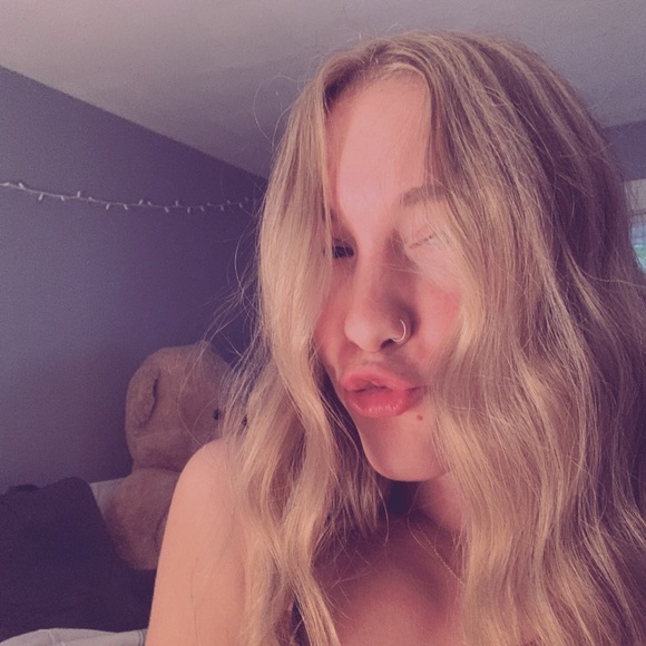 Profile Picture of Danielle Maclellan (@hiitsdannyy23) on Poshmark