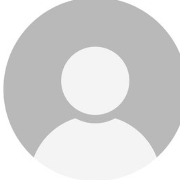 Profile Picture of Nadia Wilson (@peachesposhmark) on Poshmark