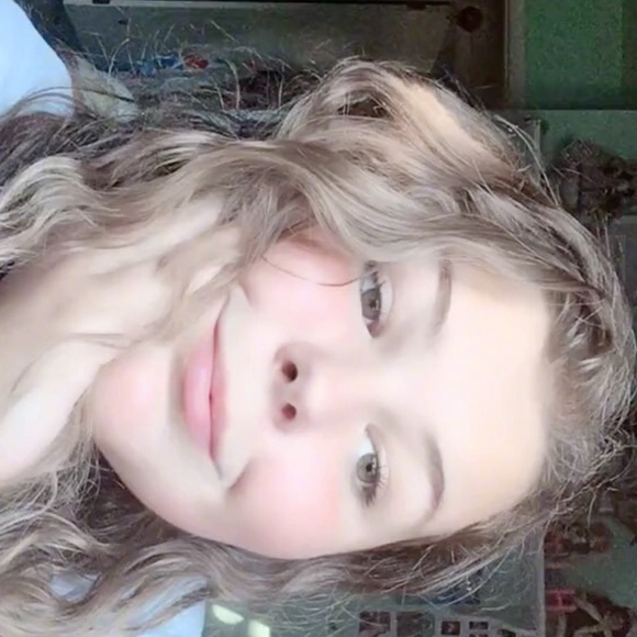 Profile Picture of Ashley Hartzag (@asleyh) on Poshmark