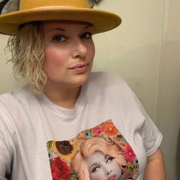 Profile Picture of Michelle Binley (@mishbinley) on Poshmark