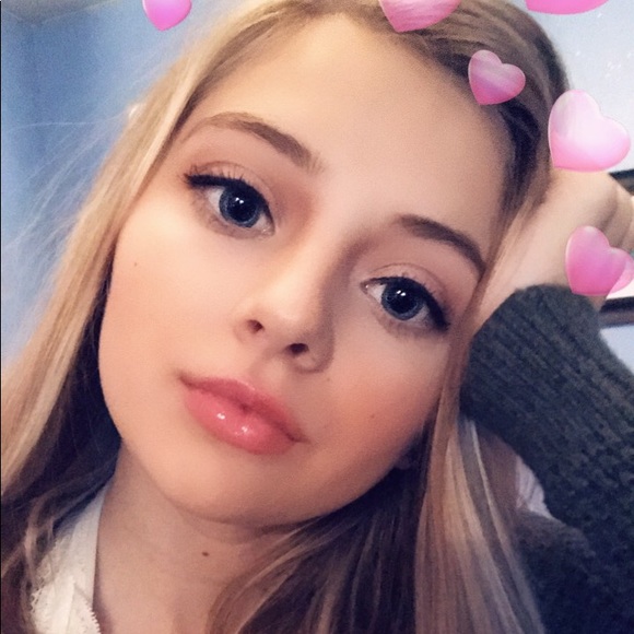 Profile Picture of Alivia Okuly (@aliviaokuly) on Poshmark