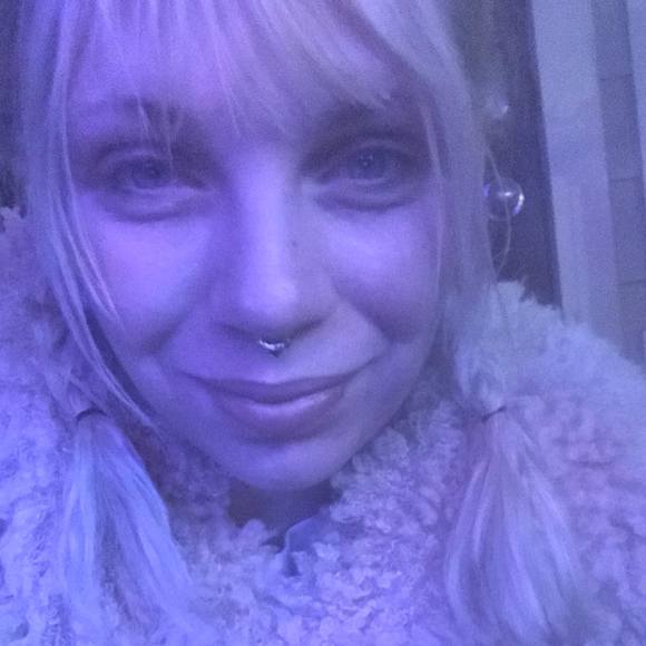 Profile Picture of Cynthia Roughton (@cynthiaroughton) on Poshmark