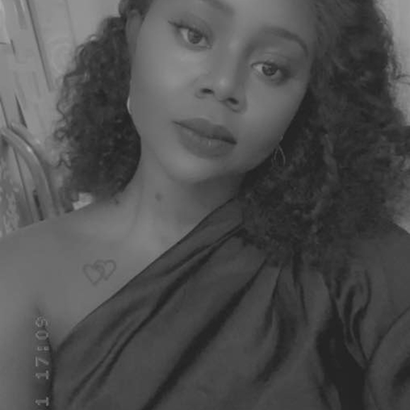 Profile Picture of V-esson Ajoa (@maesson) on Poshmark