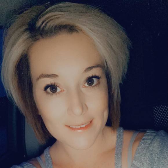 Profile Picture of Amber Eimen (@ambereimen01) on Poshmark