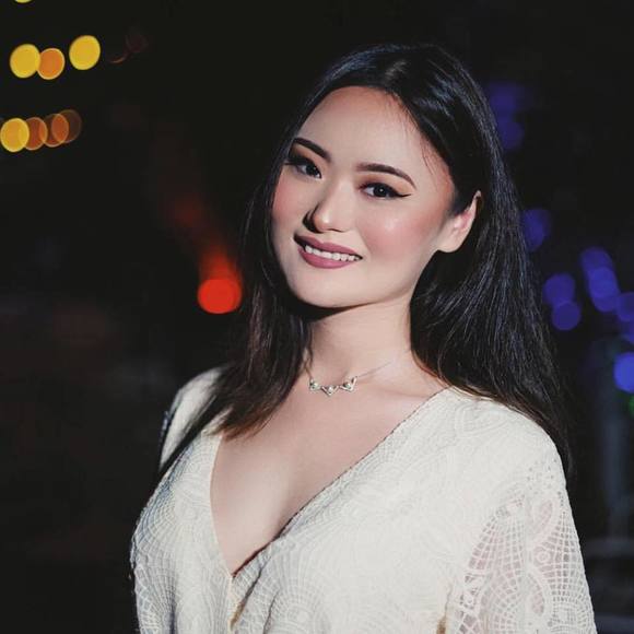 Profile Picture of Sury Creagan (@suryjo) on Poshmark