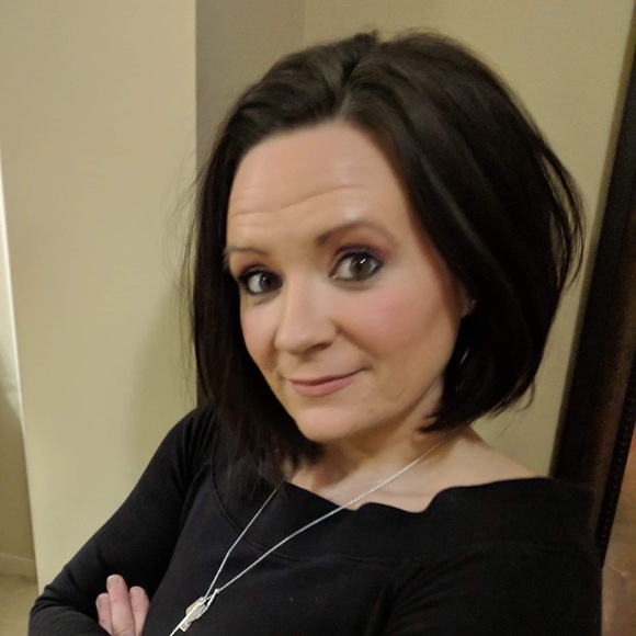 Profile Picture of Julie Chittock (@juliechit) on Poshmark
