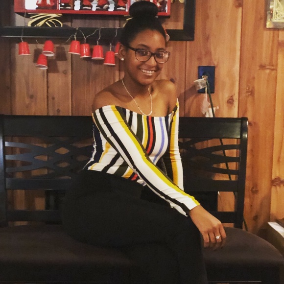 Profile Picture of Janae Dockett (@ohsnapitsnae) on Poshmark