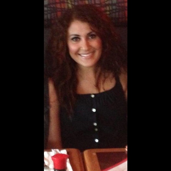 Profile Picture of Merna Abdelmalak (@merna92) on Poshmark