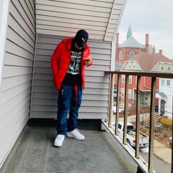 Profile Picture of Comander Sicar (@diesiochocdnz) on Poshmark