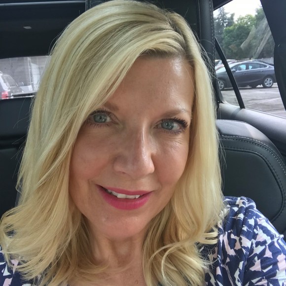 Profile Picture of Jasmin Dmytrow (@jasmindmytrow) on Poshmark