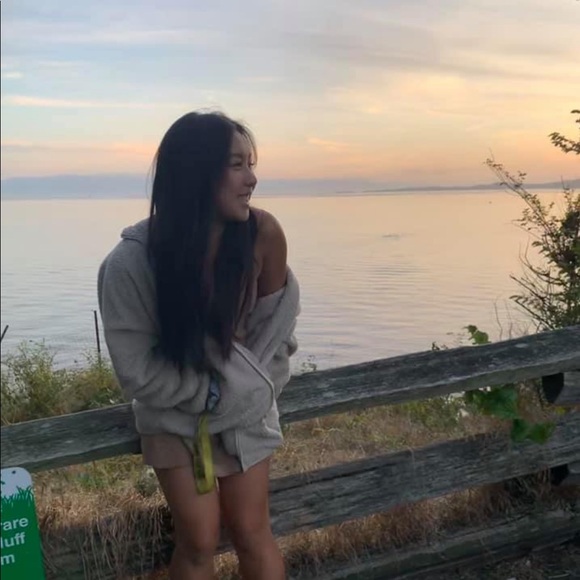 Profile Picture of Linh Tran (@linhtrabn) on Poshmark
