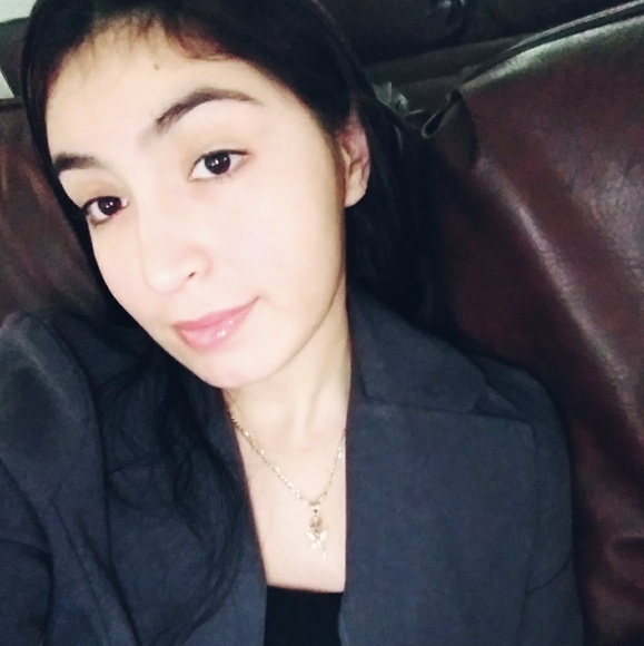 Profile Picture of Lidia Felix (@lidiafelix) on Poshmark