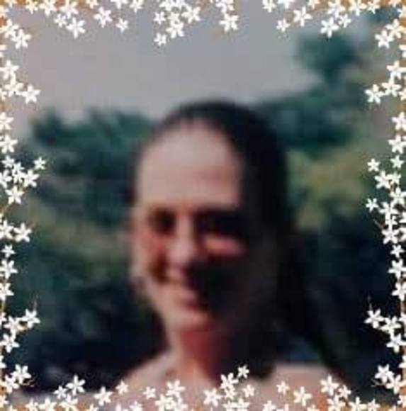 Profile Picture of Vicki Alvarez (@vickialvarez) on Poshmark