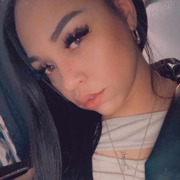 Profile Picture of Brandi Kelly (@brakelly12) on Poshmark