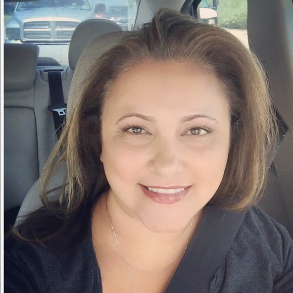 Profile Picture of Holly Keith (@hollyk0902) on Poshmark