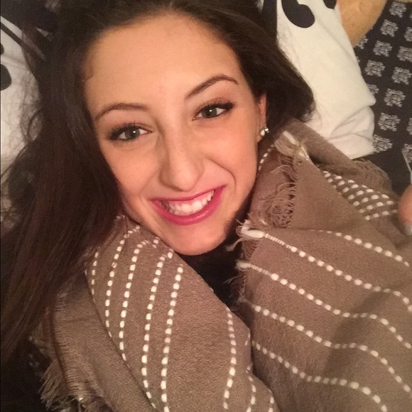 Profile Picture of Shannon Whelahan (@swhelahan) on Poshmark