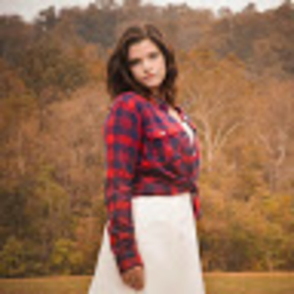 Profile Picture of Jessica Auchenbach (@jmbergenbach) on Poshmark