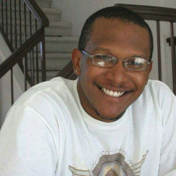 Profile Picture of Chris Louis (@phucdeeper404) on Poshmark