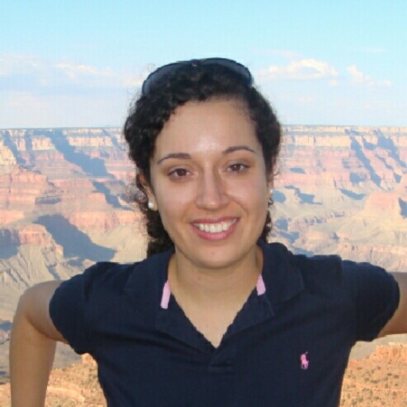 Profile Picture of Laura Cobian (@laurelito) on Poshmark