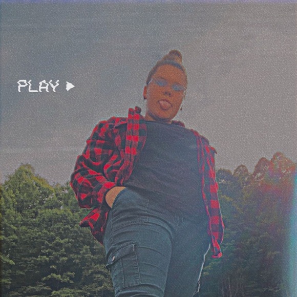 Profile Picture of Kimberly Blackenship (@kimberly297) on Poshmark