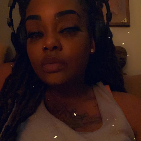 Profile Picture of Keisha vs Keisha (@daeshadelacour) on Poshmark