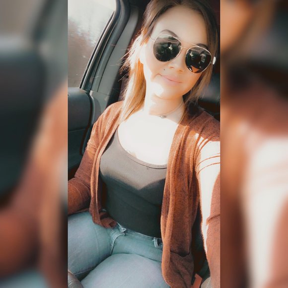 Profile Picture of Holley Branagan (@holleybranagan) on Poshmark