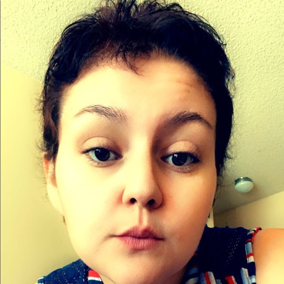 Profile Picture of April Case (@apequeenbee1988) on Poshmark
