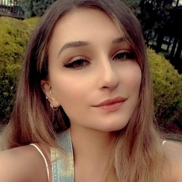 Profile Picture of Alexandra Connors (@paigeconnors) on Poshmark