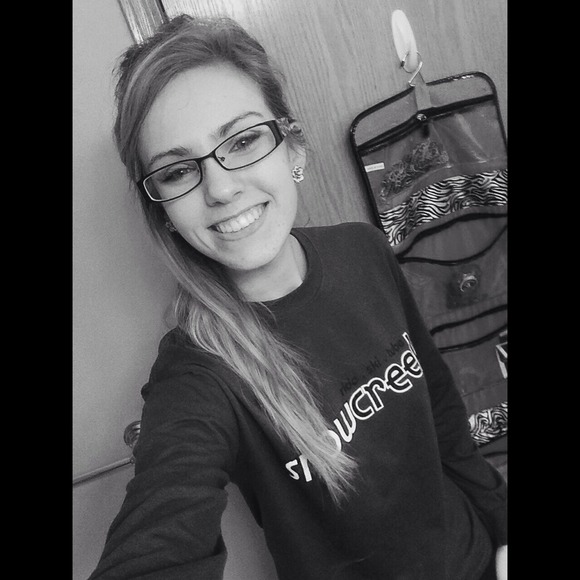 Profile Picture of Erin Mcgrath (@erintaymcgrath) on Poshmark