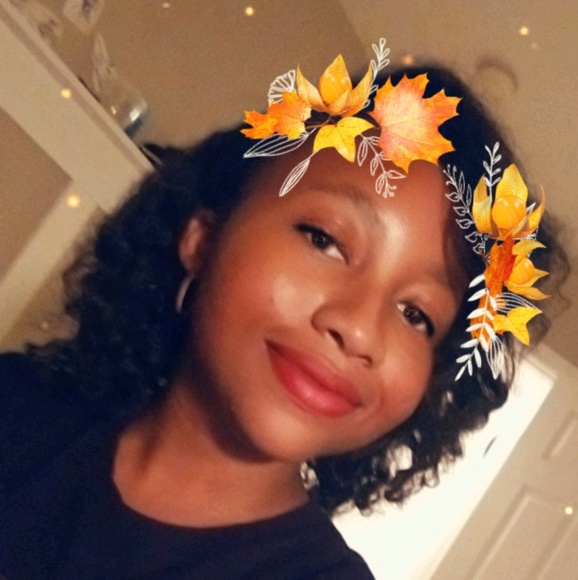 Profile Picture of Theresa Okolie (@okoliet) on Poshmark