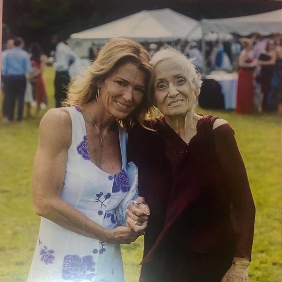 Profile Picture of Debbie Clapp (@yogagirl334) on Poshmark