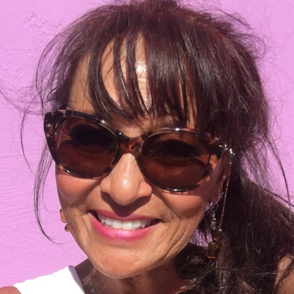 Profile Picture of Deborah Lain (@deborahlain) on Poshmark