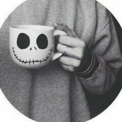 Profile Picture of Lara Berry (@MkloMn) on Twitter