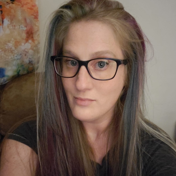 Profile Picture of Molly Auchter (@mollyauc) on Poshmark