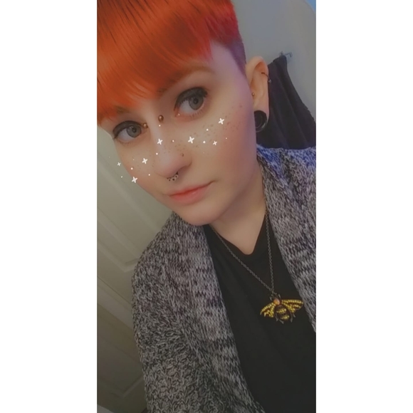 Profile Picture of Krista Knotts (@mewmewramazika) on Poshmark