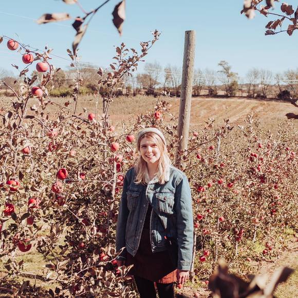 Profile Picture of Katelyn Howard (@kateyh13) on Poshmark