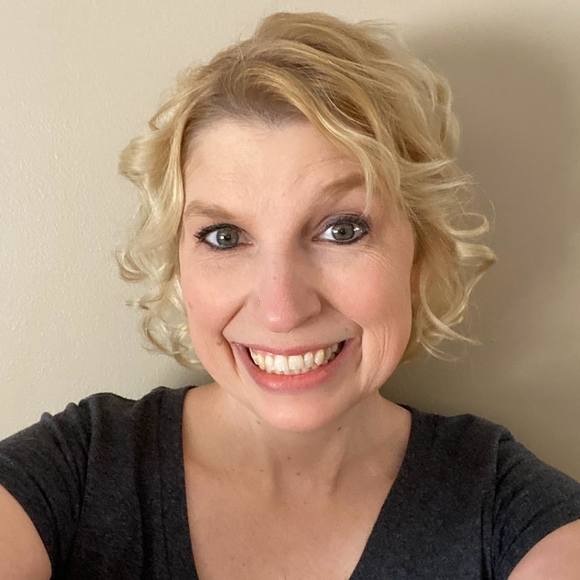 Profile Picture of Kerri Hercik (@cloiepug) on Poshmark