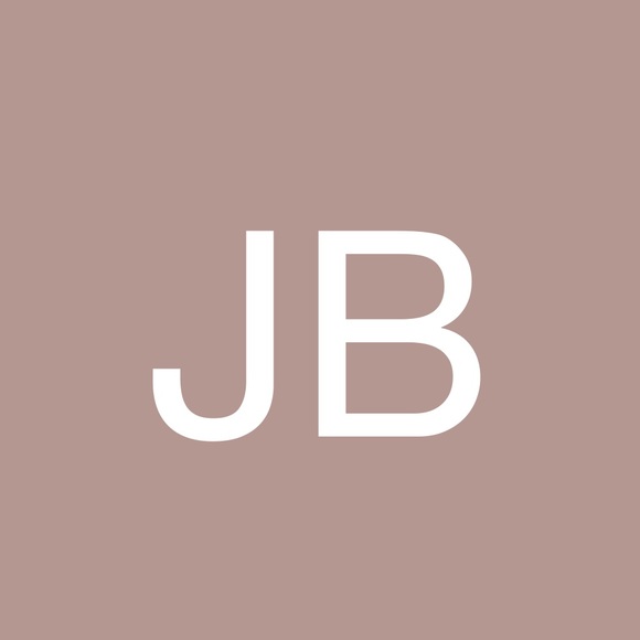Profile Picture of Julia Bell (@julesybaby13) on Poshmark