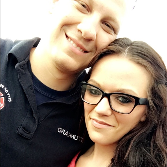 Profile Picture of Brooklon Stunkard (@brooklon29) on Poshmark