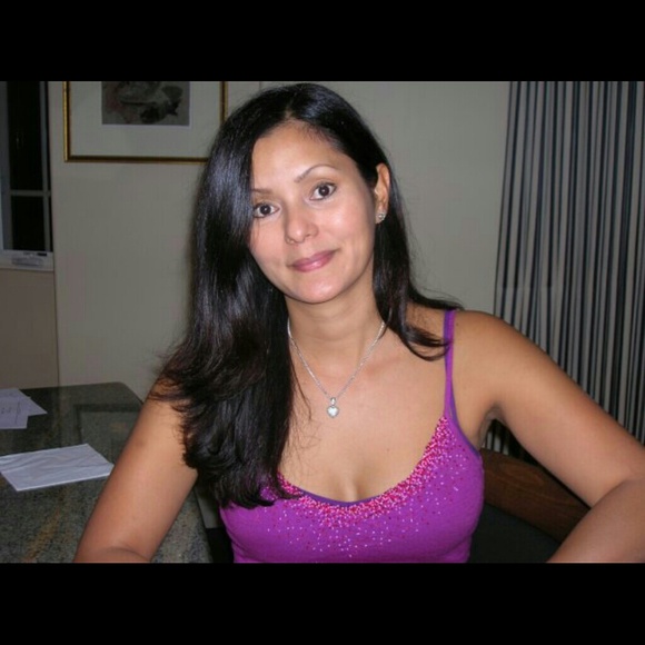 Profile Picture of Rose Mahowald (@rsandro) on Poshmark