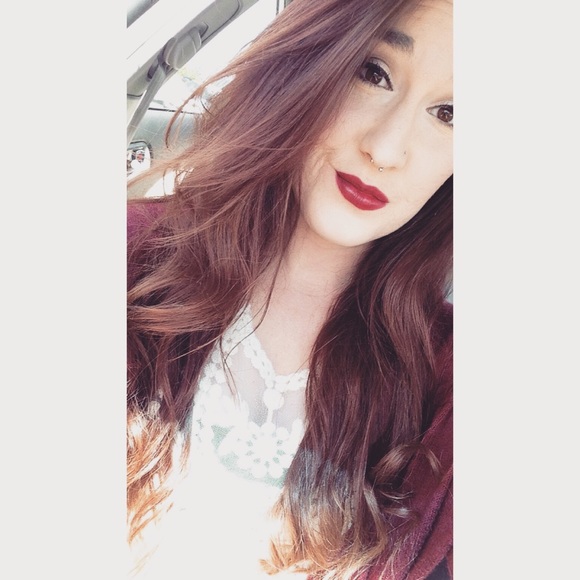 Profile Picture of Amanda Brooking (@abrook817) on Poshmark