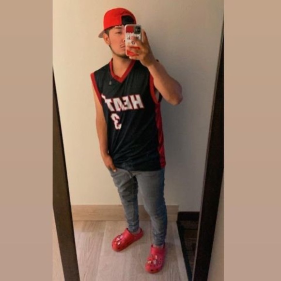 Profile Picture of Juan Rosas (@juanrosas098) on Poshmark