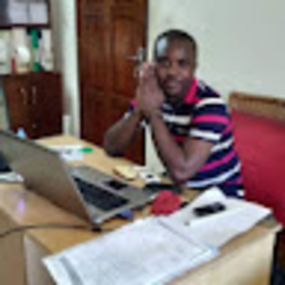 Profile Picture of Passy Webmaster (@passywebmaster) on Poshmark