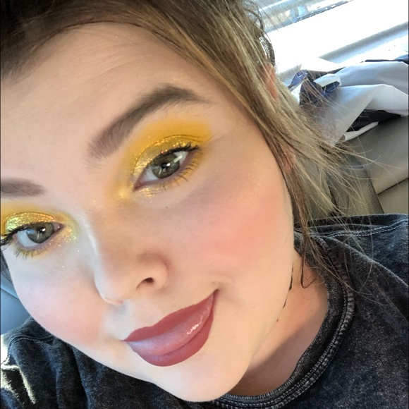 Profile Picture of Chloe Morrison (@chloemorriso843) on Poshmark